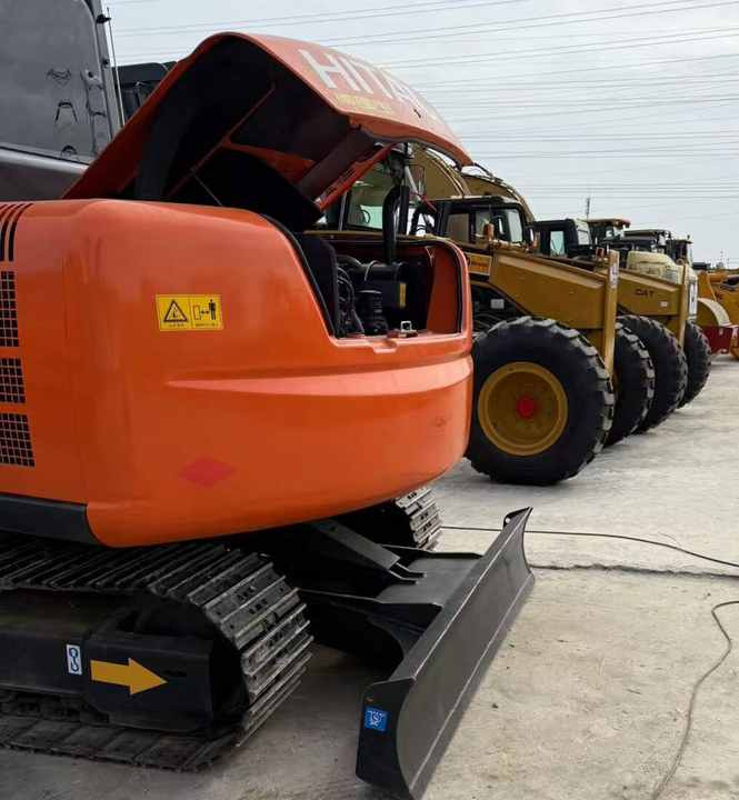 Original Japan Hitachi ZX60 Excavator Hitachi Excavator in Low Price for Hot Sale - Lánctalpas kotró: 4 kép. Original Japan Hitachi ZX60 Excavator Hitachi Excavator in Low Price for Hot Sale - Lánctalpas kotró: 4 kép.
