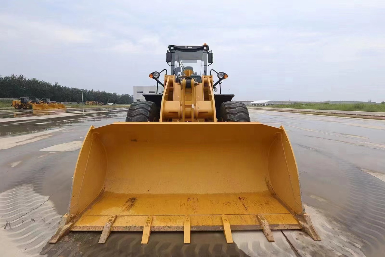 SEM The brand-new Loader SEM 656 655 - Gumikerekes homlokrakodó: 1 kép. SEM The brand-new Loader SEM 656 655 - Gumikerekes homlokrakodó: 1 kép.