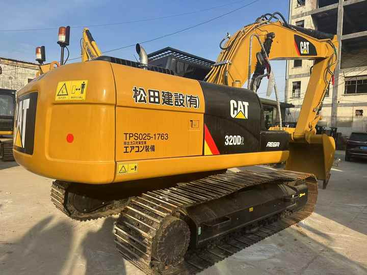 Second Hand Excavator 320D Used Low Price Caterpillar CAT 312D 315D 320D 325D in Good Condition - Lánctalpas kotró: 2 kép. Second Hand Excavator 320D Used Low Price Caterpillar CAT 312D 315D 320D 325D in Good Condition - Lánctalpas kotró: 2 kép.