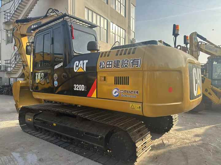 Second Hand Excavator 320D Used Low Price Caterpillar CAT 312D 315D 320D 325D in Good Condition - Lánctalpas kotró: 3 kép. Second Hand Excavator 320D Used Low Price Caterpillar CAT 312D 315D 320D 325D in Good Condition - Lánctalpas kotró: 3 kép.