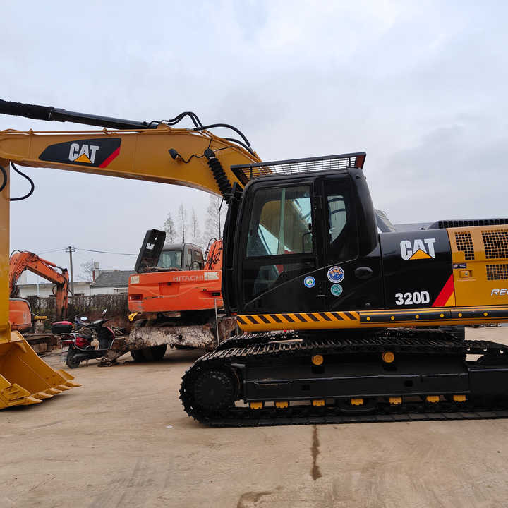 Second Hand Excavator 330D Used Low Price Caterpillar CAT 312D 315D 320D 325D in Good Condition - Lánctalpas kotró: 1 kép. Second Hand Excavator 330D Used Low Price Caterpillar CAT 312D 315D 320D 325D in Good Condition - Lánctalpas kotró: 1 kép.