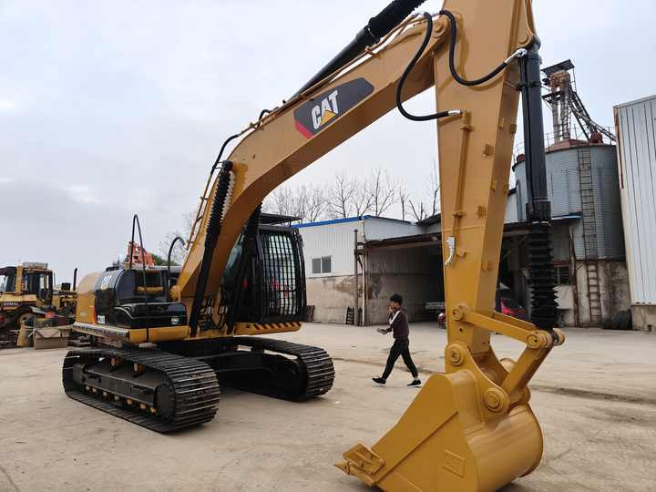 Second Hand Excavator 330D Used Low Price Caterpillar CAT 312D 315D 320D 325D in Good Condition - Lánctalpas kotró: 2 kép. Second Hand Excavator 330D Used Low Price Caterpillar CAT 312D 315D 320D 325D in Good Condition - Lánctalpas kotró: 2 kép.