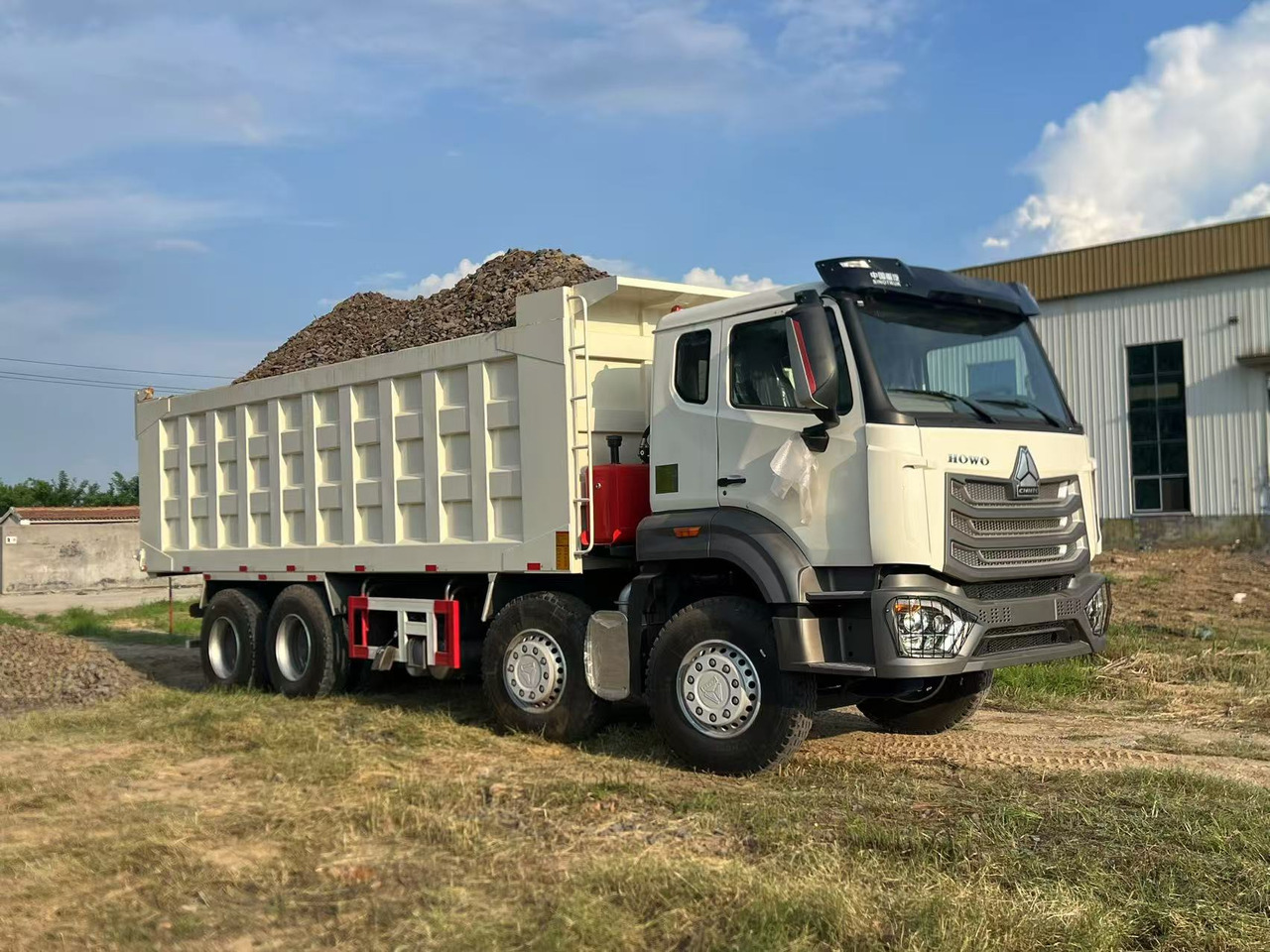 HOWO Used Dump Truck8*4 6*4 - Teherautó: 3 kép. HOWO Used Dump Truck8*4 6*4 - Teherautó: 3 kép.
