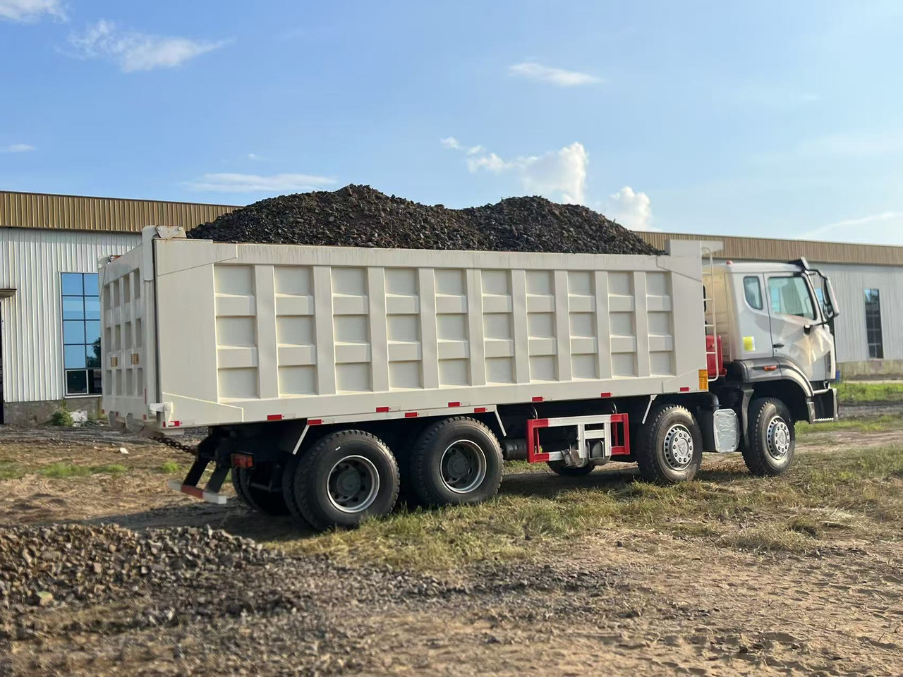 HOWO Used Dump Truck8*4 6*4 - Teherautó: 5 kép. HOWO Used Dump Truck8*4 6*4 - Teherautó: 5 kép.
