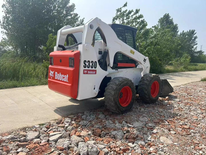 The Best Selling Used Construction Machinery in USA Bobcat S330 Loader High Quality and Cheap Price - Mini homlokrakodó: 3 kép. The Best Selling Used Construction Machinery in USA Bobcat S330 Loader High Quality and Cheap Price - Mini homlokrakodó: 3 kép.