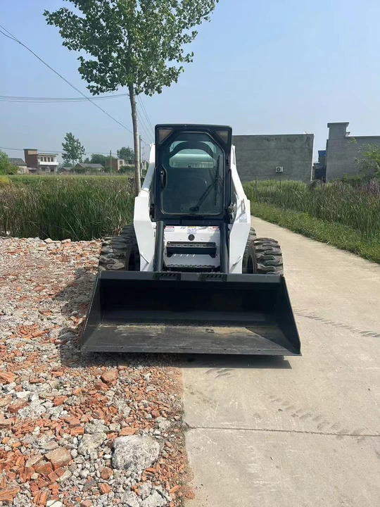 The Best Selling Used Construction Machinery in USA Bobcat S330 Loader High Quality and Cheap Price - Mini homlokrakodó: 5 kép. The Best Selling Used Construction Machinery in USA Bobcat S330 Loader High Quality and Cheap Price - Mini homlokrakodó: 5 kép.