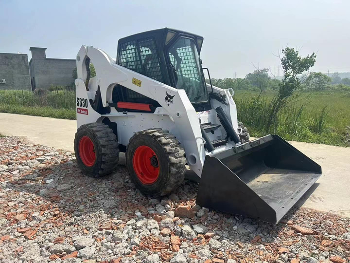 The Best Selling Used Construction Machinery in USA Bobcat S330 Loader High Quality and Cheap Price - Mini homlokrakodó: 4 kép. The Best Selling Used Construction Machinery in USA Bobcat S330 Loader High Quality and Cheap Price - Mini homlokrakodó: 4 kép.