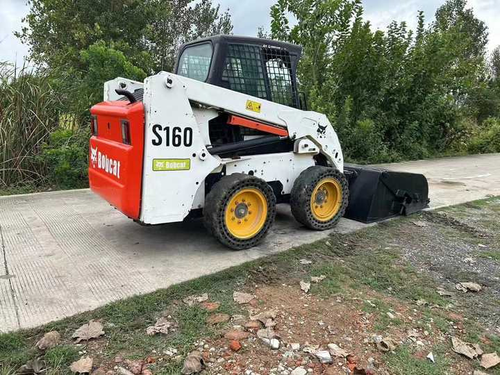 USED BOBCAT S160 Skid-steer Loader with Very Good Performance Is for Sale at a Low Price. - Mini homlokrakodó: 4 kép. USED BOBCAT S160 Skid-steer Loader with Very Good Performance Is for Sale at a Low Price. - Mini homlokrakodó: 4 kép.