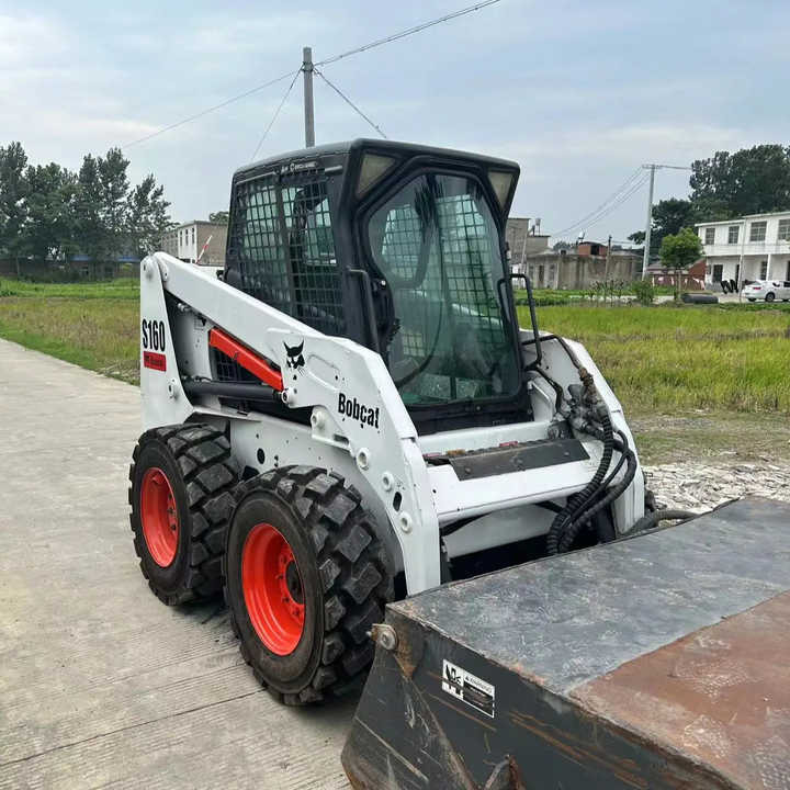Used Bob Cat Bob Cat S160 Used Mini Skid Steer Wheel Loader Multifunctional Track Loaders Bobcat S160 2.7 Ton - Gumikerekes homlokrakodó: 1 kép. Used Bob Cat Bob Cat S160 Used Mini Skid Steer Wheel Loader Multifunctional Track Loaders Bobcat S160 2.7 Ton - Gumikerekes homlokrakodó: 1 kép.