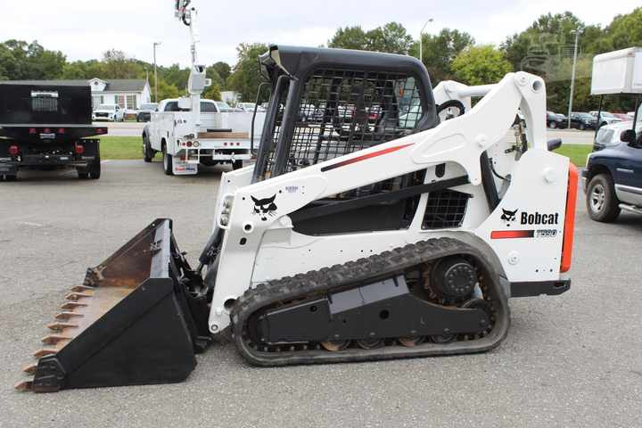 Used Bobcat T590 UsedSkid Steer Loader with Good Condition for Sale S160 S300 S185 S330 - Mini homlokrakodó: 2 kép. Used Bobcat T590 UsedSkid Steer Loader with Good Condition for Sale S160 S300 S185 S330 - Mini homlokrakodó: 2 kép.
