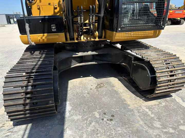 Used Cat 320 Excavator - Lánctalpas kotró: 3 kép. Used Cat 320 Excavator - Lánctalpas kotró: 3 kép.