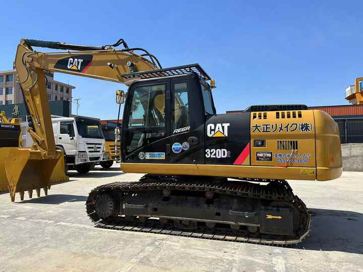 Used Cat 320 Excavator - Lánctalpas kotró: 5 kép. Used Cat 320 Excavator - Lánctalpas kotró: 5 kép.