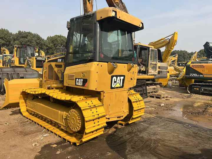 Used Cat Mini Bulldozer D5k Cat Dozers - Buldózer: 4 kép. Used Cat Mini Bulldozer D5k Cat Dozers - Buldózer: 4 kép.