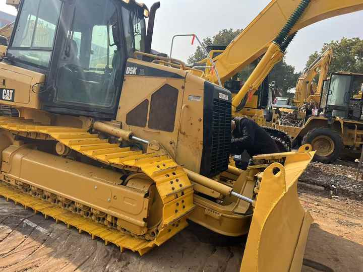 Used Cat Mini Bulldozer D5k Cat Dozers - Buldózer: 2 kép. Used Cat Mini Bulldozer D5k Cat Dozers - Buldózer: 2 kép.