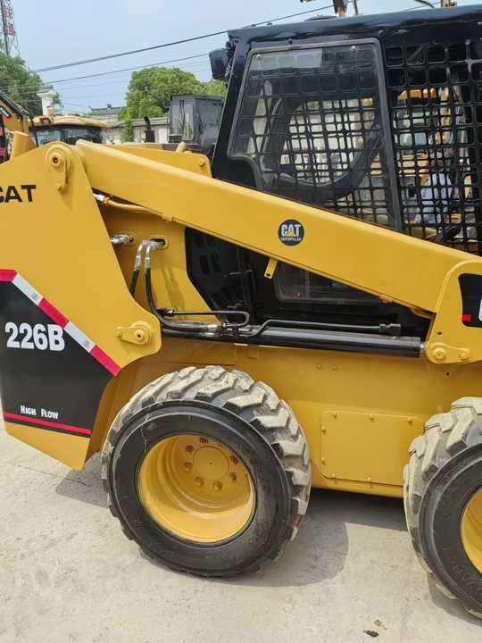 Used Caterpillar 226b Skid Steer with Excellent Performance on Sale Road Working Equipment - Mini homlokrakodó: 2 kép. Used Caterpillar 226b Skid Steer with Excellent Performance on Sale Road Working Equipment - Mini homlokrakodó: 2 kép.