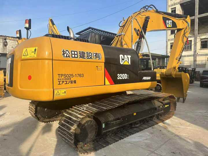Used Caterpillar 320D Crawler Excavator in High Quality Waiting for Sale - Kotrógép: 5 kép. Used Caterpillar 320D Crawler Excavator in High Quality Waiting for Sale - Kotrógép: 5 kép.