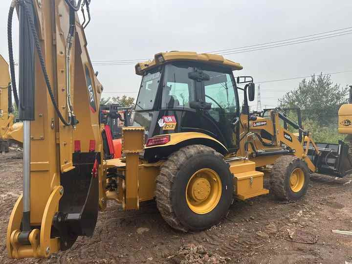 Used Caterpillar CAT 450F Retro Excavator CAT420F Cheap Price for Sale - Kotrógép: 2 kép. Used Caterpillar CAT 450F Retro Excavator CAT420F Cheap Price for Sale - Kotrógép: 2 kép.