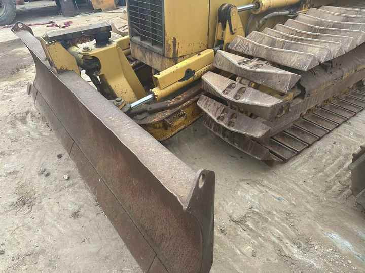 Used Caterpillar CAT D3G Land Road Motor Bulldozer CAT Used Grader Cheap Price for Sale - Buldózer: 5 kép. Used Caterpillar CAT D3G Land Road Motor Bulldozer CAT Used Grader Cheap Price for Sale - Buldózer: 5 kép.