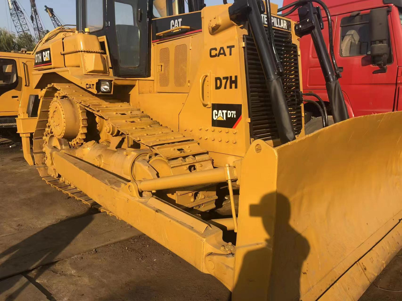 Used Caterpillar Cat D7H Dozer, Second Hand Cat D7H Bulldozer With Stong Blade - Buldózer: 1 kép. Used Caterpillar Cat D7H Dozer, Second Hand Cat D7H Bulldozer With Stong Blade - Buldózer: 1 kép.
