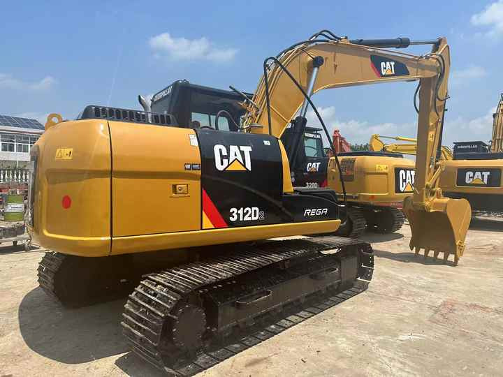 Used Caterpillar Cat312D2 Excavator Original Japan Heavy Machinery Caterpillar 312D2 Excavator for Sale - Lánctalpas kotró: 2 kép. Used Caterpillar Cat312D2 Excavator Original Japan Heavy Machinery Caterpillar 312D2 Excavator for Sale - Lánctalpas kotró: 2 kép.