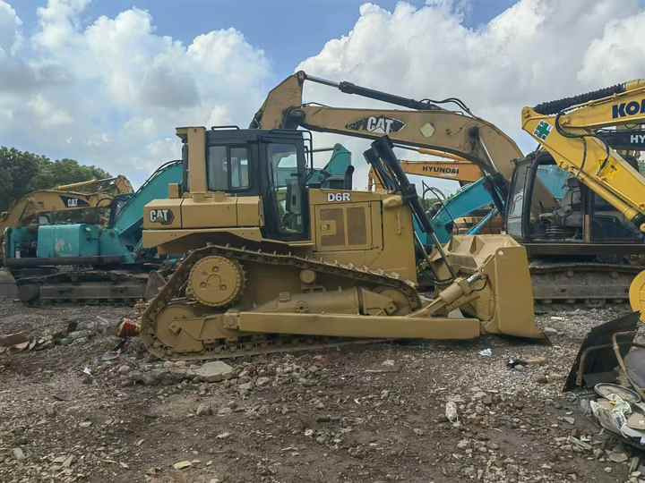 Used Caterpillar D6R Boutique Bulldozer in Running Working Condition Hot Sale Good Condition USD D6R D8R D9R D10R in Stock - Buldózer: 5 kép. Used Caterpillar D6R Boutique Bulldozer in Running Working Condition Hot Sale Good Condition USD D6R D8R D9R D10R in Stock - Buldózer: 5 kép.