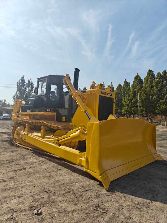 Used Construction Machinery Shantui SD32 Bulldozer for Sales S Econd-hand SD22 32 Bulldozer Crawler Type Bulldozer Price Lower - Buldózer: 4 kép. Used Construction Machinery Shantui SD32 Bulldozer for Sales S Econd-hand SD22 32 Bulldozer Crawler Type Bulldozer Price Lower - Buldózer: 4 kép.