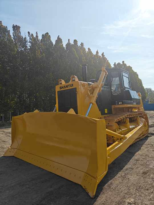 Used Construction Machinery Shantui SD32 Bulldozer for Sales S Econd-hand SD22 32 Bulldozer Crawler Type Bulldozer Price Lower - Buldózer: 5 kép. Used Construction Machinery Shantui SD32 Bulldozer for Sales S Econd-hand SD22 32 Bulldozer Crawler Type Bulldozer Price Lower - Buldózer: 5 kép.