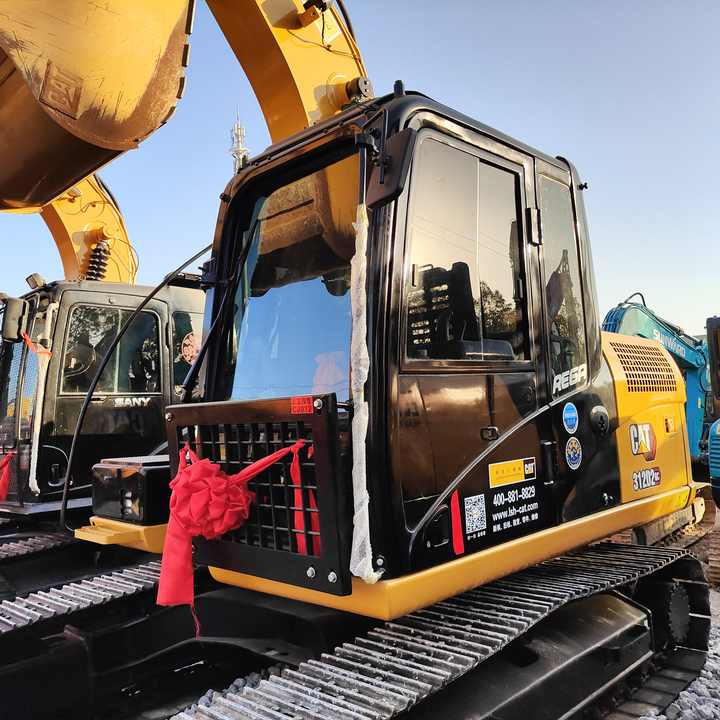 Used Crawler Caterpillar 312D Excavator with Good Condition for Sale - Lánctalpas kotró: 2 kép. Used Crawler Caterpillar 312D Excavator with Good Condition for Sale - Lánctalpas kotró: 2 kép.