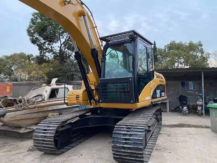 Used Crawler Caterpillar 315DL Excavator with Good Performance Hot Sale Used Engineering & Construction Machinery - Kotrógép: 4 kép. Used Crawler Caterpillar 315DL Excavator with Good Performance Hot Sale Used Engineering & Construction Machinery - Kotrógép: 4 kép.