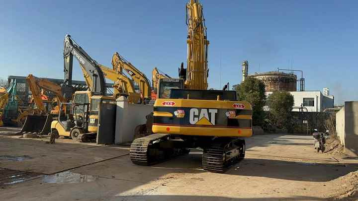 Used Digger CAT 325BL Construction Machinery Construction Digger Used CAT 325BL Cheap Excavator - Lánctalpas kotró: 2 kép. Used Digger CAT 325BL Construction Machinery Construction Digger Used CAT 325BL Cheap Excavator - Lánctalpas kotró: 2 kép.