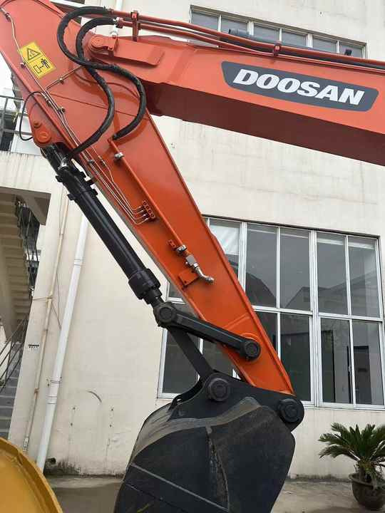 Used Digger DOOSAN DX300 Construction Machinery Construction Digger Used DOOSAN DX300 Cheap Excavator - Lánctalpas kotró: 5 kép. Used Digger DOOSAN DX300 Construction Machinery Construction Digger Used DOOSAN DX300 Cheap Excavator - Lánctalpas kotró: 5 kép.