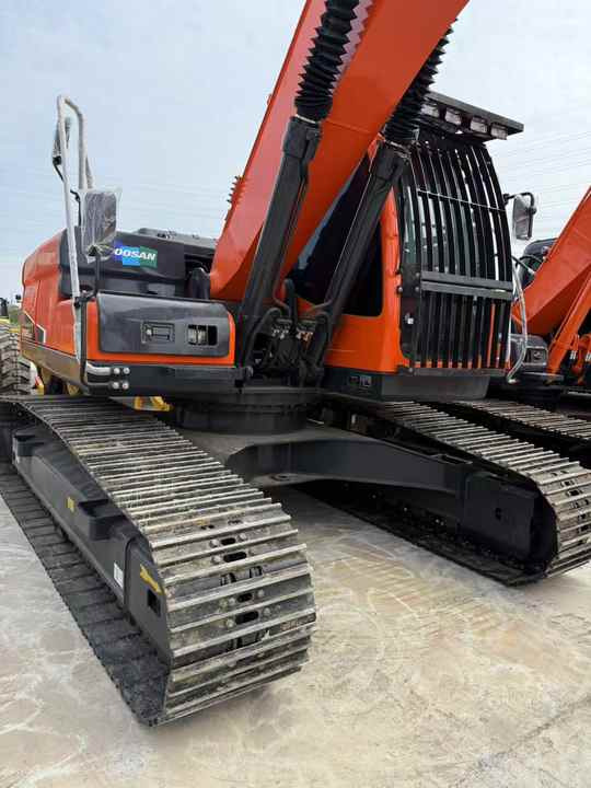 Used Digger Doosan DX225LC-9T Construction Machinery Construction Digger Used Doosan DX225LC-9T Cheap Excavator - Lánctalpas kotró: 3 kép. Used Digger Doosan DX225LC-9T Construction Machinery Construction Digger Used Doosan DX225LC-9T Cheap Excavator - Lánctalpas kotró: 3 kép.