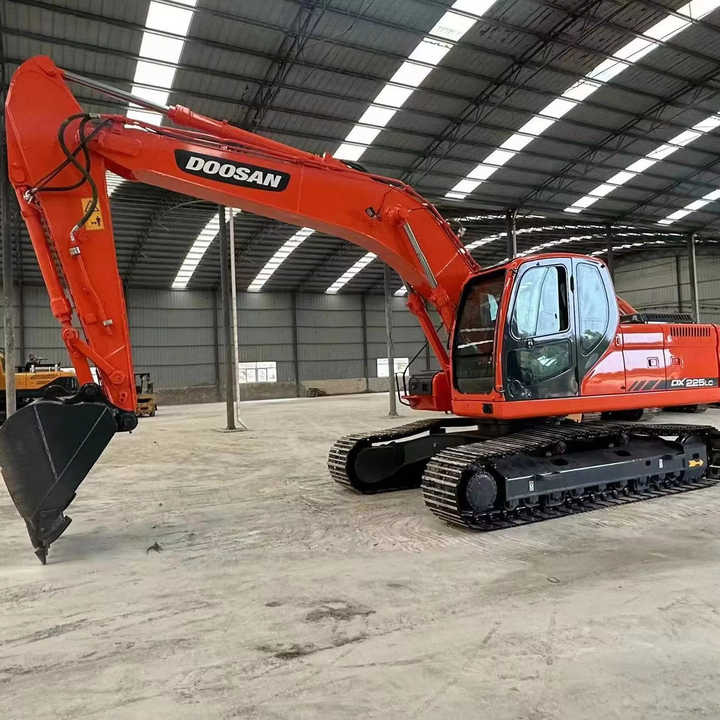 Used Digger Doosan DX225LC-9T Construction Machinery Construction Digger Used Doosan DX225LC-9T Cheap Excavator - Lánctalpas kotró: 1 kép. Used Digger Doosan DX225LC-9T Construction Machinery Construction Digger Used Doosan DX225LC-9T Cheap Excavator - Lánctalpas kotró: 1 kép.