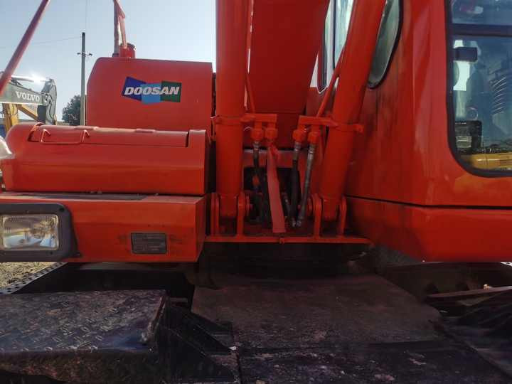 Used Digger Doosan Dh150w-7 Construction Machinery Construction Digger Used Doosan Dh150w-7 Cheap Excavator - Lánctalpas kotró: 4 kép. Used Digger Doosan Dh150w-7 Construction Machinery Construction Digger Used Doosan Dh150w-7 Cheap Excavator - Lánctalpas kotró: 4 kép.