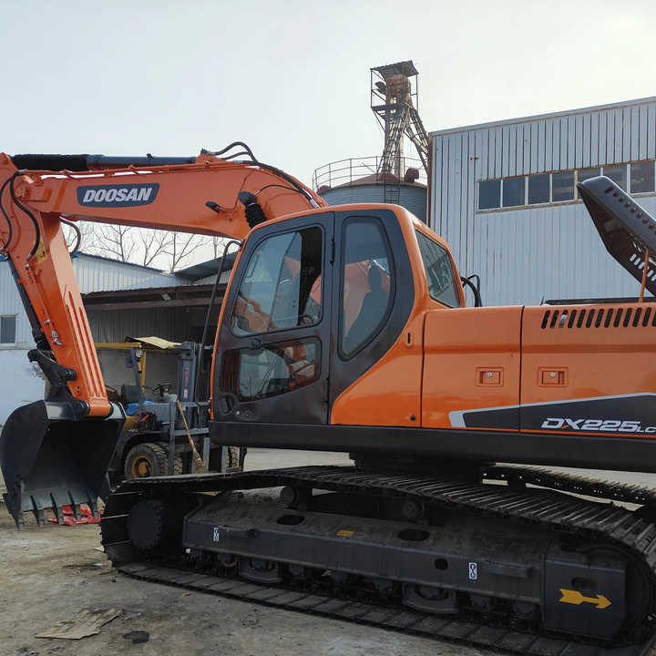 Used Excavator Doosan DX225LC-9 Excavators Mini Equipment Earth Moving Machinery Doosan Digger Excavator for Sale - Lánctalpas kotró: 3 kép. Used Excavator Doosan DX225LC-9 Excavators Mini Equipment Earth Moving Machinery Doosan Digger Excavator for Sale - Lánctalpas kotró: 3 kép.