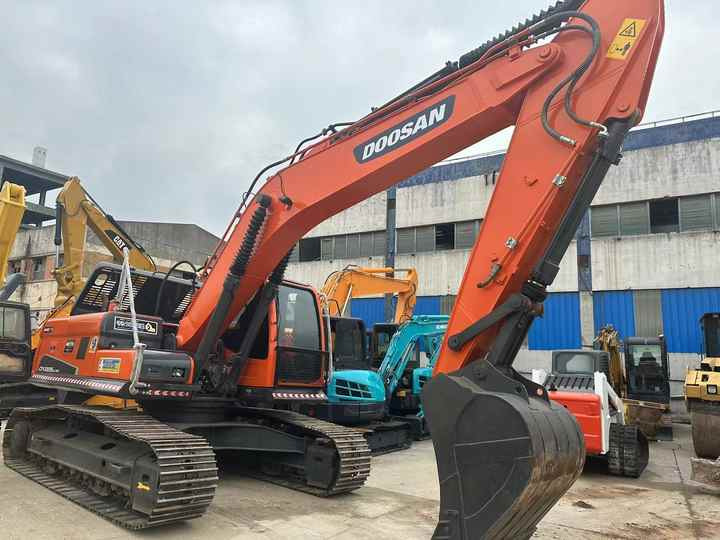 Used Excavator Doosan DX225LC-9 Excavators Mini Equipment Earth Moving Machinery Doosan Digger Excavator for Sale - Lánctalpas kotró: 2 kép. Used Excavator Doosan DX225LC-9 Excavators Mini Equipment Earth Moving Machinery Doosan Digger Excavator for Sale - Lánctalpas kotró: 2 kép.