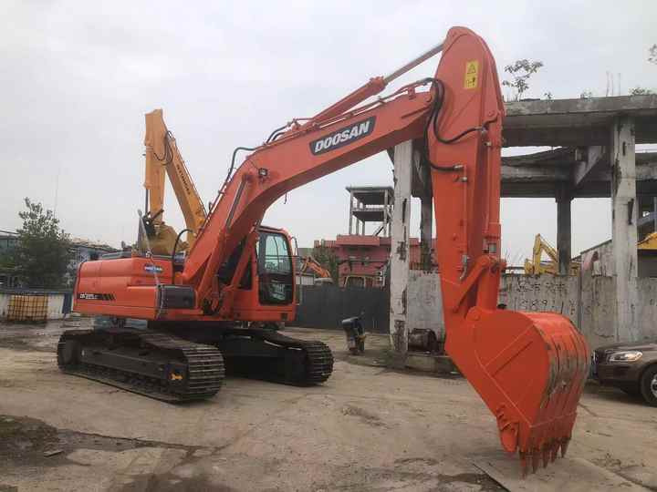 Used Excavator Doosan DX225LC Excavators Mini Equipment Earth Moving Machinery Doosan Digger Excavator for Sale - Lánctalpas kotró: 4 kép. Used Excavator Doosan DX225LC Excavators Mini Equipment Earth Moving Machinery Doosan Digger Excavator for Sale - Lánctalpas kotró: 4 kép.