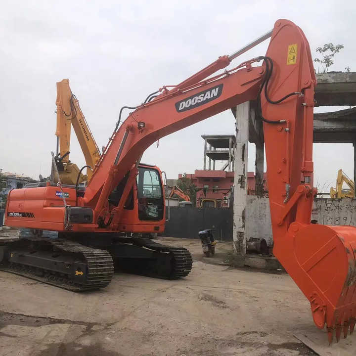 Used Excavator Doosan DX225LC Excavators Mini Equipment Earth Moving Machinery Doosan Digger Excavator for Sale - Lánctalpas kotró: 3 kép. Used Excavator Doosan DX225LC Excavators Mini Equipment Earth Moving Machinery Doosan Digger Excavator for Sale - Lánctalpas kotró: 3 kép.