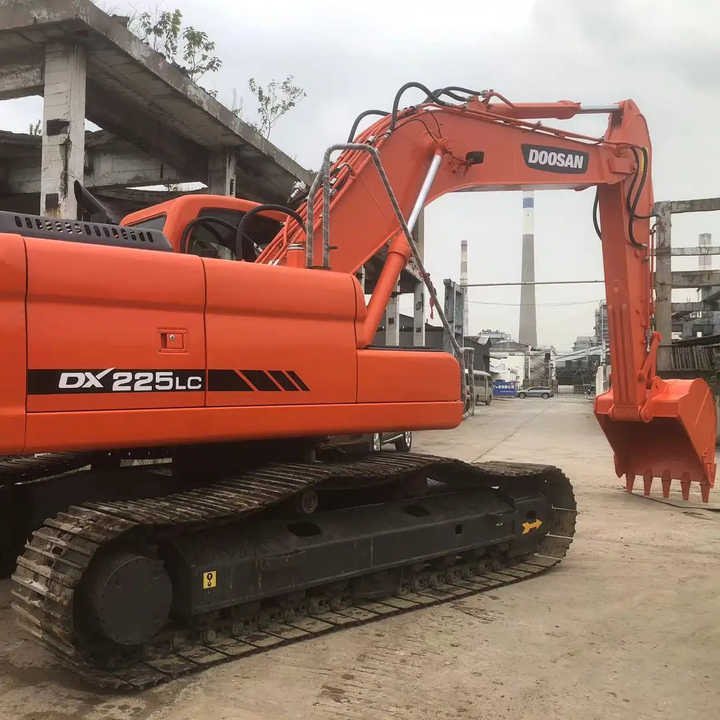 Used Excavator Doosan DX225LC Excavators Mini Equipment Earth Moving Machinery Doosan Digger Excavator for Sale - Lánctalpas kotró: 1 kép. Used Excavator Doosan DX225LC Excavators Mini Equipment Earth Moving Machinery Doosan Digger Excavator for Sale - Lánctalpas kotró: 1 kép.