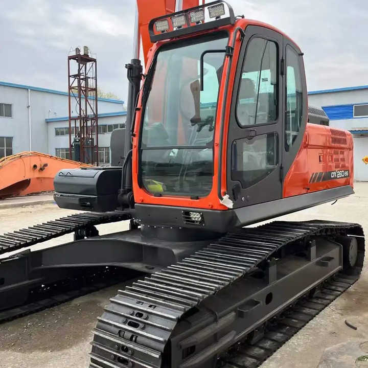 Used Excavator Doosan DX260LC-9 Excavators Mini Equipment Earth Moving Machinery Doosan Digger Excavator for Sale - Minikotró: 5 kép. Used Excavator Doosan DX260LC-9 Excavators Mini Equipment Earth Moving Machinery Doosan Digger Excavator for Sale - Minikotró: 5 kép.