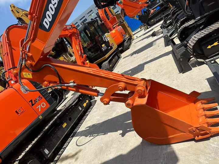 Used Excavator Doosan DX55 Excavators Mini Equipment Earth Moving Machinery Doosan Digger Excavator for Sale - Lánctalpas kotró: 5 kép. Used Excavator Doosan DX55 Excavators Mini Equipment Earth Moving Machinery Doosan Digger Excavator for Sale - Lánctalpas kotró: 5 kép.