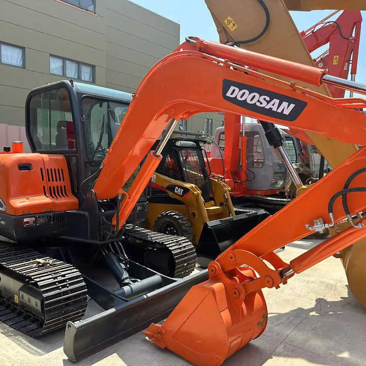 Used Excavator Doosan DX55 Excavators Mini Equipment Earth Moving Machinery Doosan Digger Excavator for Sale - Lánctalpas kotró: 1 kép. Used Excavator Doosan DX55 Excavators Mini Equipment Earth Moving Machinery Doosan Digger Excavator for Sale - Lánctalpas kotró: 1 kép.