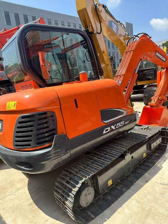 Used Excavator Doosan DX55 Excavators Mini Equipment Earth Moving Machinery Doosan Digger Excavator for Sale - Lánctalpas kotró: 3 kép. Used Excavator Doosan DX55 Excavators Mini Equipment Earth Moving Machinery Doosan Digger Excavator for Sale - Lánctalpas kotró: 3 kép.