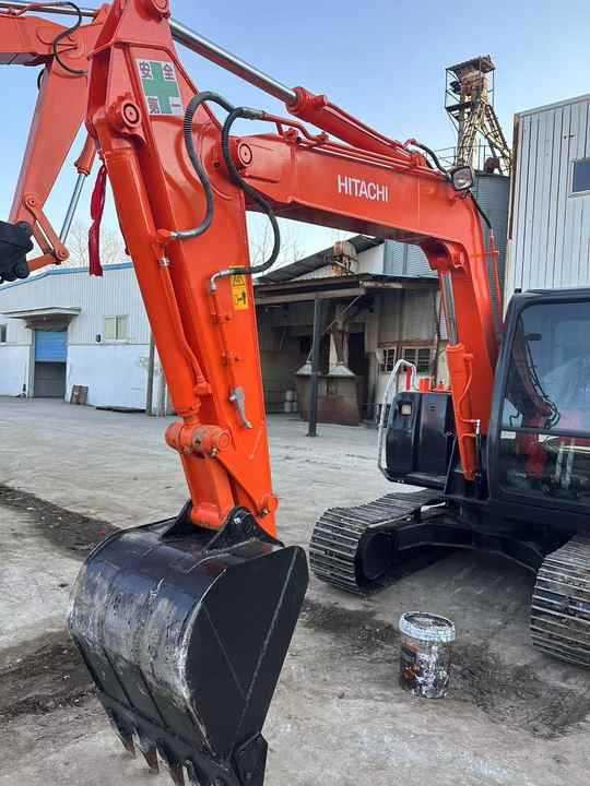 Used Excavator Good Quality Low Price Hitachi ZX70 Excavator in Good Condition for Sale - Lánctalpas kotró: 4 kép. Used Excavator Good Quality Low Price Hitachi ZX70 Excavator in Good Condition for Sale - Lánctalpas kotró: 4 kép.