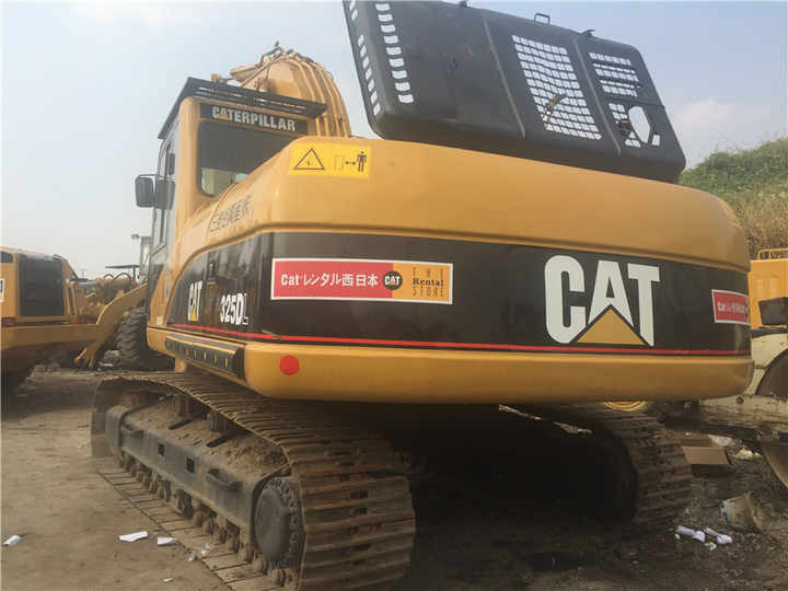 Used Excavator Machine CAT 325DL Construction Good Efficient Used Machinery Caterpillar Used CAT 325DL Excavators - Gumikerekes kotró: 3 kép. Used Excavator Machine CAT 325DL Construction Good Efficient Used Machinery Caterpillar Used CAT 325DL Excavators - Gumikerekes kotró: 3 kép.