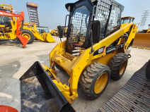 Used Front Loader Tractor CAT 246D Skid Steer Loader / Used Cat 226B 246C 246d Mini Skid Steer Loader in Stock - Mini homlokrakodó: 4 kép. Used Front Loader Tractor CAT 246D Skid Steer Loader / Used Cat 226B 246C 246d Mini Skid Steer Loader in Stock - Mini homlokrakodó: 4 kép.