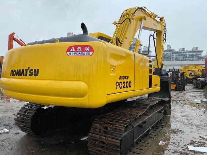 Used Good Quality Japan Original PC200-6 in Good Condition PC200-6 Komatsu - Lánctalpas kotró: 3 kép. Used Good Quality Japan Original PC200-6 in Good Condition PC200-6 Komatsu - Lánctalpas kotró: 3 kép.