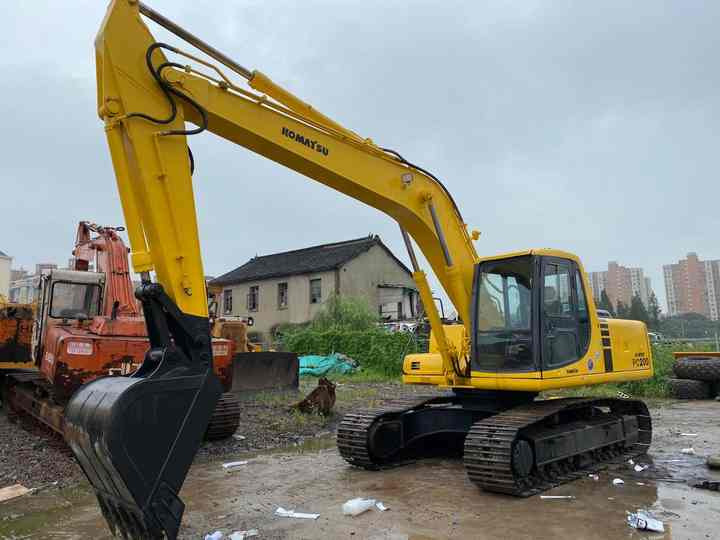 Used Good Quality Japan Original PC200-6 in Good Condition PC200-6 Komatsu - Lánctalpas kotró: 5 kép. Used Good Quality Japan Original PC200-6 in Good Condition PC200-6 Komatsu - Lánctalpas kotró: 5 kép.