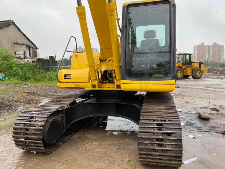 Used Good Quality Japan Original PC200-6 in Good Condition PC200-6 Komatsu - Lánctalpas kotró: 2 kép. Used Good Quality Japan Original PC200-6 in Good Condition PC200-6 Komatsu - Lánctalpas kotró: 2 kép.