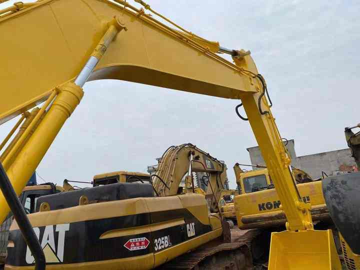 Used Good Quality Japan Original PC200-7 in Good Condition PC200-7 Komatsu - Lánctalpas kotró: 5 kép. Used Good Quality Japan Original PC200-7 in Good Condition PC200-7 Komatsu - Lánctalpas kotró: 5 kép.